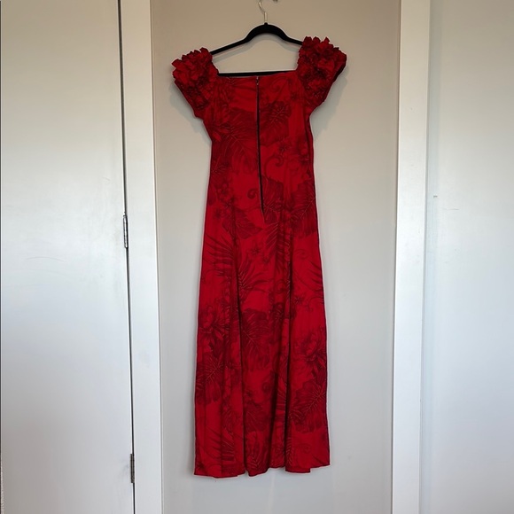 Elegant Red Floral Off-Shoulder Dress - Picture 6 of 6